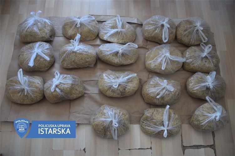 Muškarac u Fordu prevozio više od 9 kg duhana